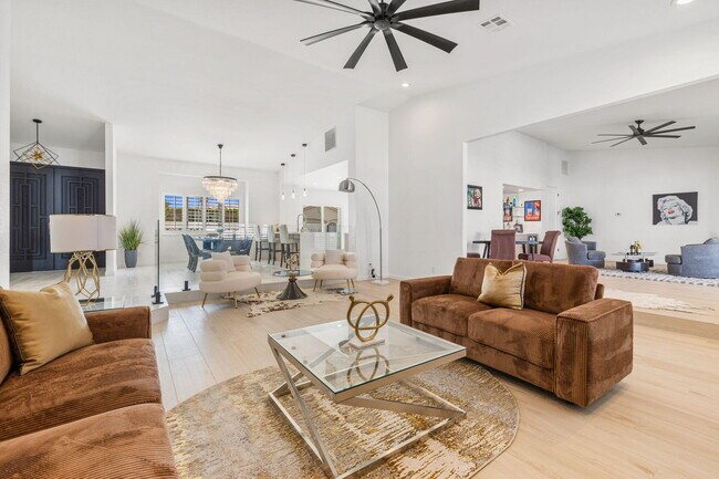 Building Photo - 47215 Heliotrope Dr