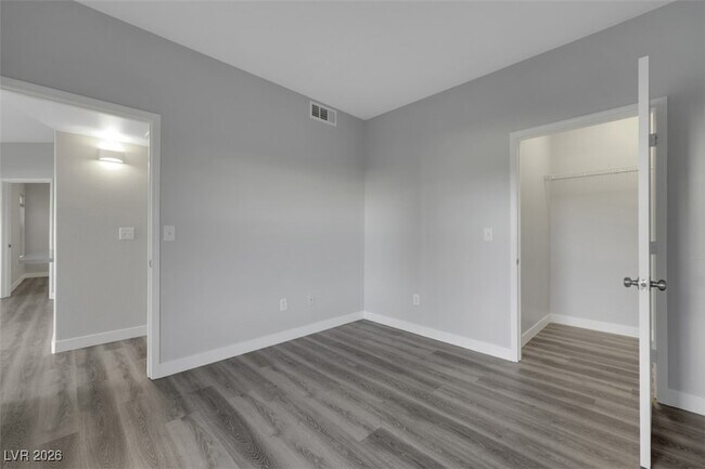 Building Photo - 7255 W Sunset Rd