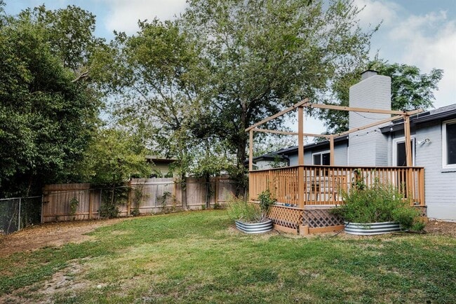Building Photo - 6101 London Dr