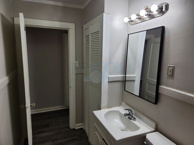 Building Photo - 3402 Lilac Terrace