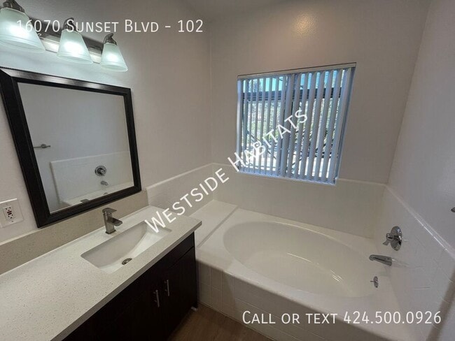 Building Photo - 16070 Sunset Blvd