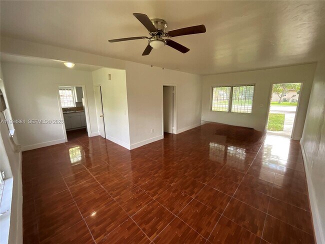 Building Photo - 661 NE 138th St