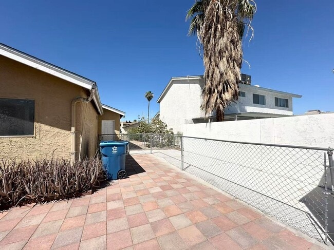 Building Photo - Charming Single-Story Home in Spring Valley