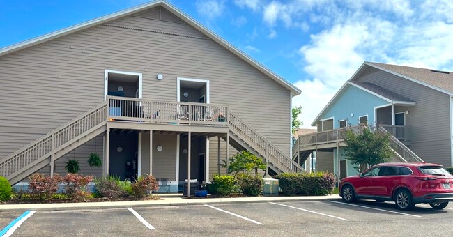 Building Photo - Gated Community, 3/2, Just Minutes to Beach!