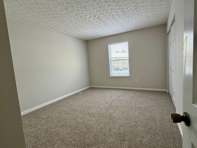 Building Photo - GOLDENVALLEY_390