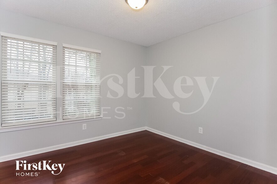 Building Photo - 7632 Lady Bank Dr