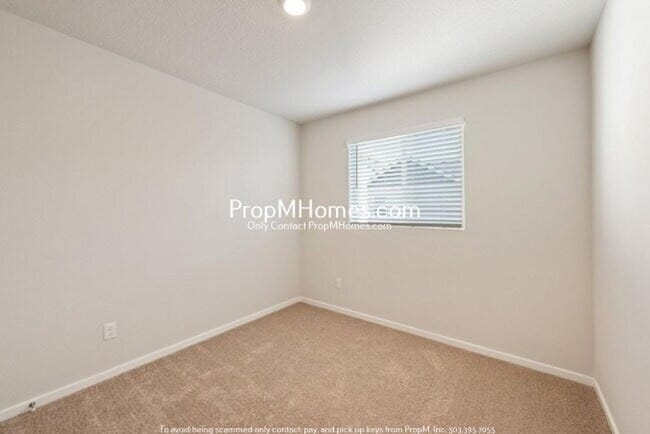 Building Photo - 884 N 18th Ave