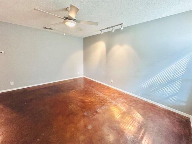Building Photo - 3424 Willowrun Dr