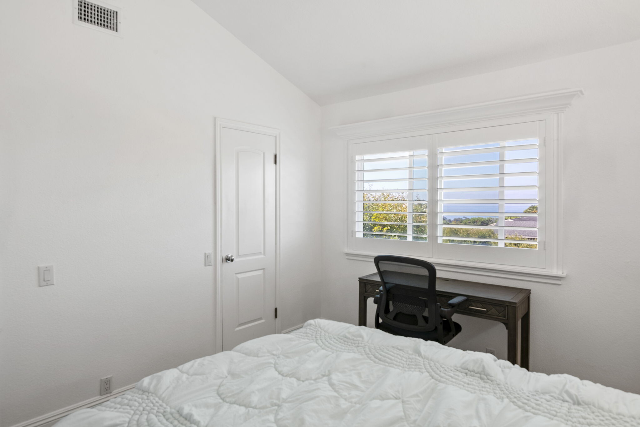 Building Photo - 257 Avenida Adobe