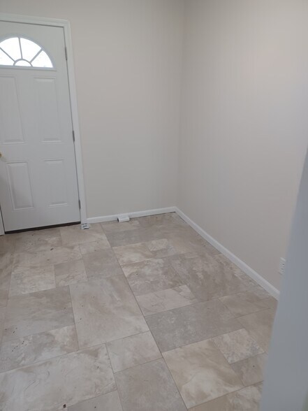 Building Photo - 1016 Riverview Dr
