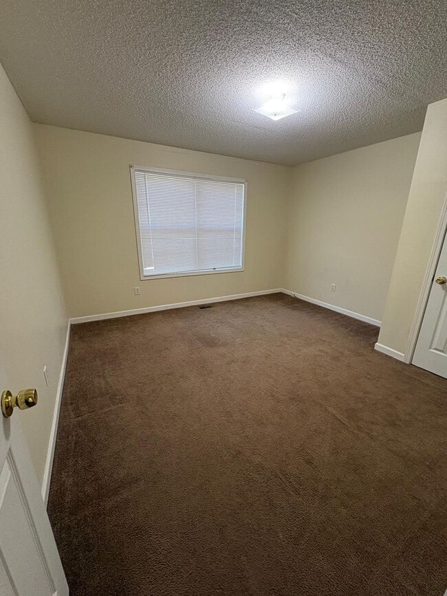 Building Photo - 886 Eagles Nest Cir