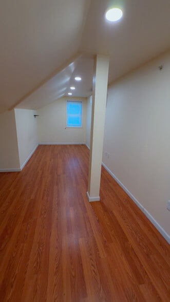 Building Photo - 171 Schiller St