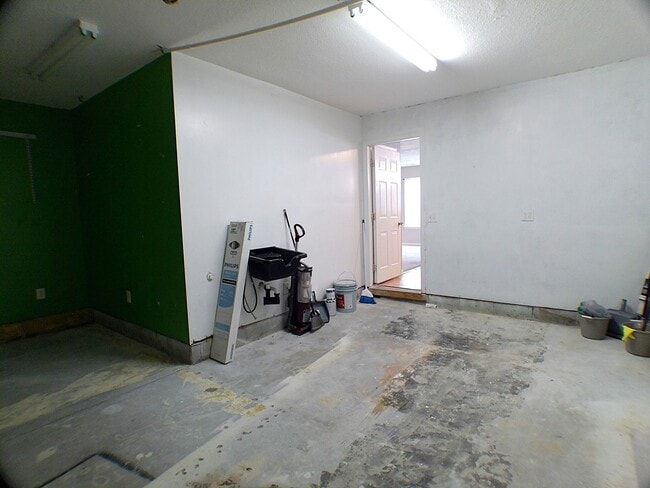 Building Photo - Gorgeous 3 bed 2.5 bath single-family home...
