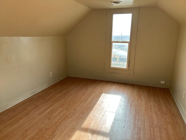 Building Photo - 279 W Railroad Ave