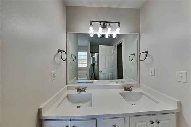 Building Photo - 4642 Devencrest Ln