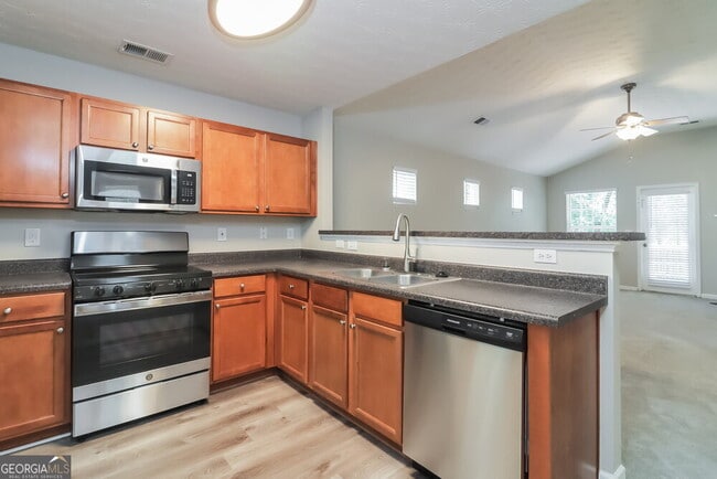 Building Photo - 79 Topaz Dr
