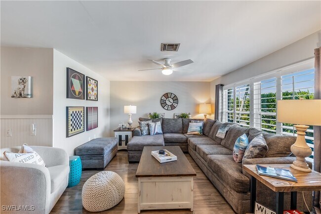 Building Photo - 564 109th Ave N