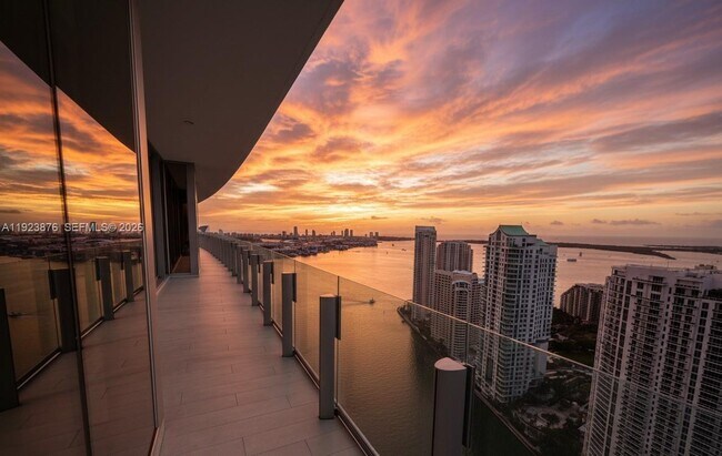 Building Photo - 300 Biscayne Blvd Way