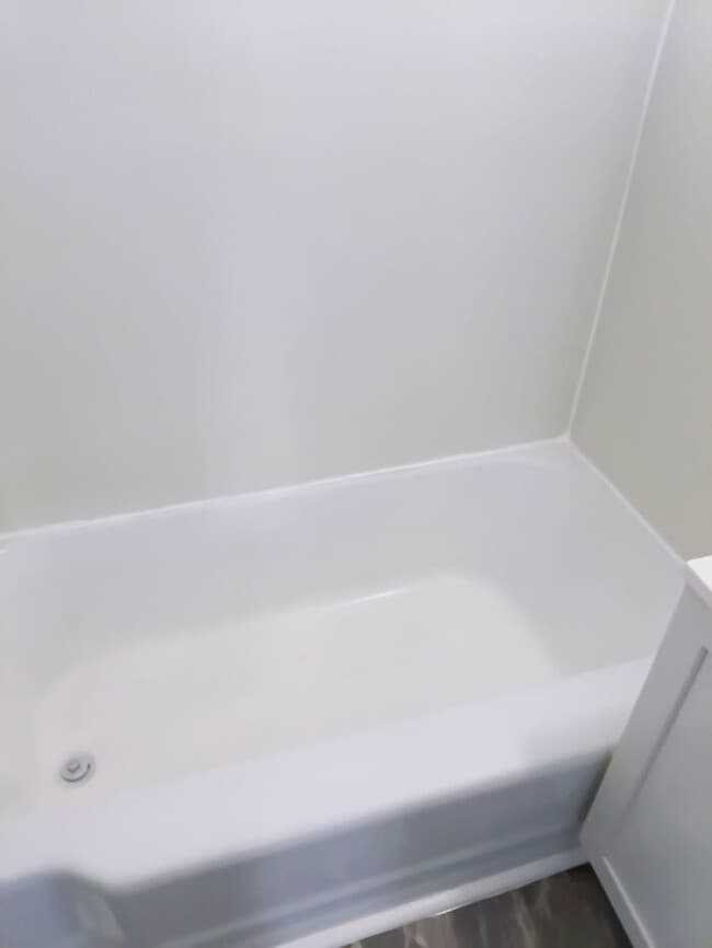 Building Photo - Fully Renovated 2 Bed | Fresh, Clean, Move-In Ready