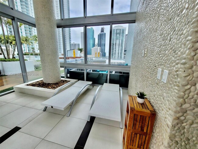 Building Photo - 92 SW 3rd St