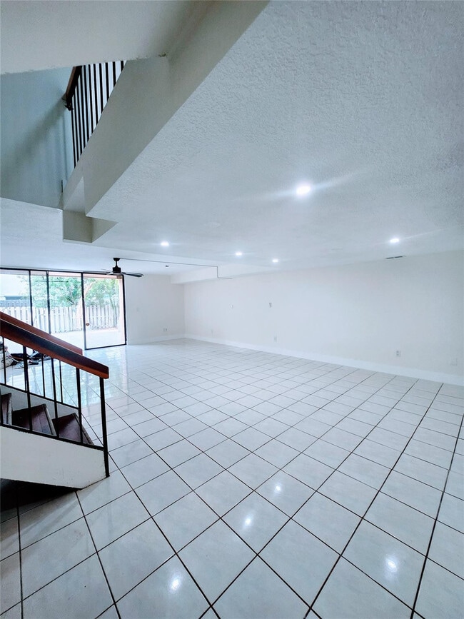 Building Photo - 793 NE 206th St