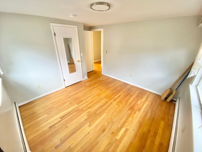 Building Photo - 4 Bedroom Home in Burlington VT Available ...