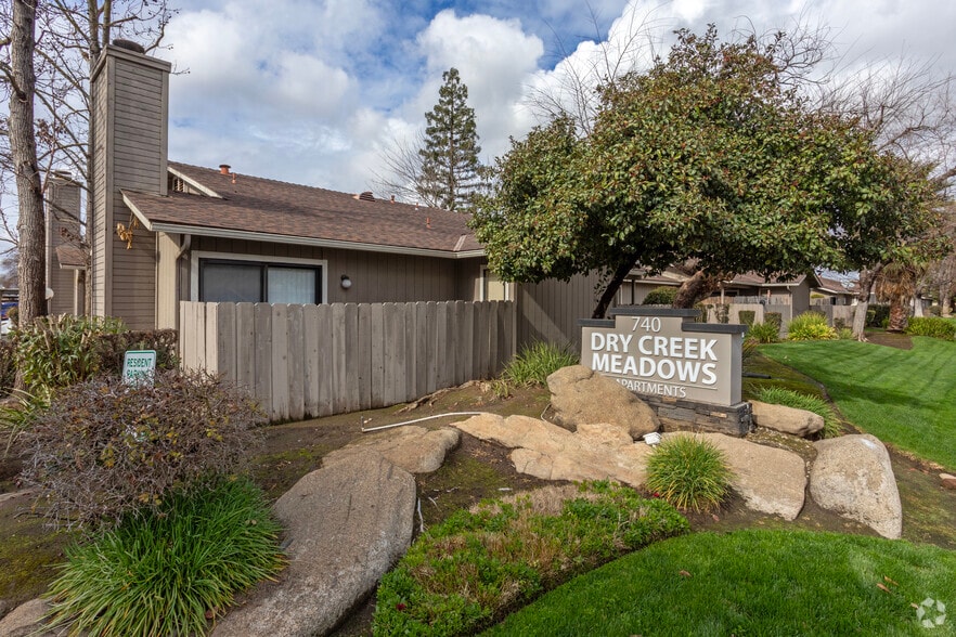 Dry Creek Meadows Apartments 740 Villa Ave Clovis CA 93612