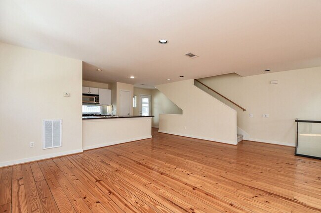 Building Photo - 824 Robin St