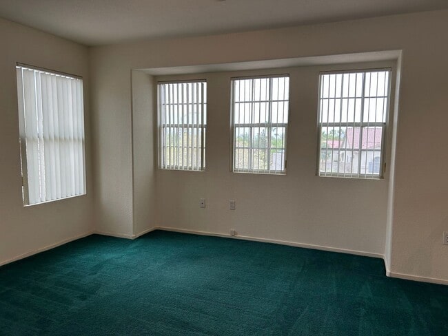 Building Photo - A Fabulous 3 Bedroom Home in Seven Hills