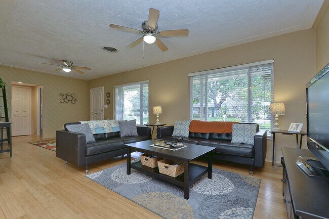 Building Photo - 5850 24th Ave S