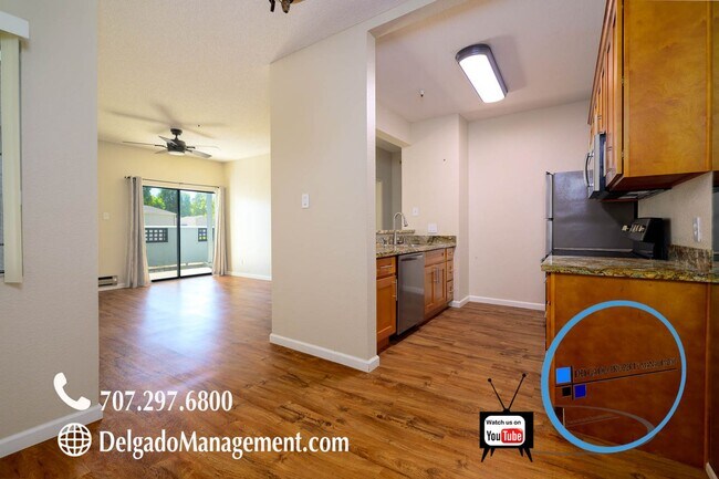 Building Photo - Glen Cove downstairs condo!