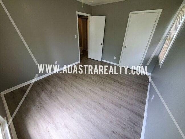 Building Photo - 4 Bedroom Ranch Home in Grandview-Coming SOON!!