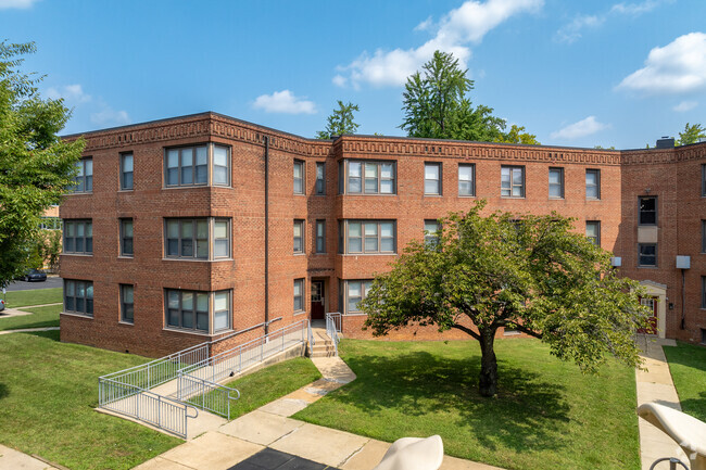 Building Photo - West Court Apartments