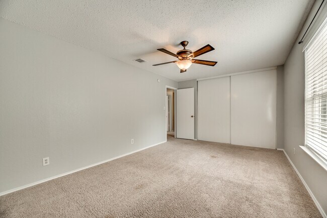 Building Photo - 4/2/2 in well established neighborhood