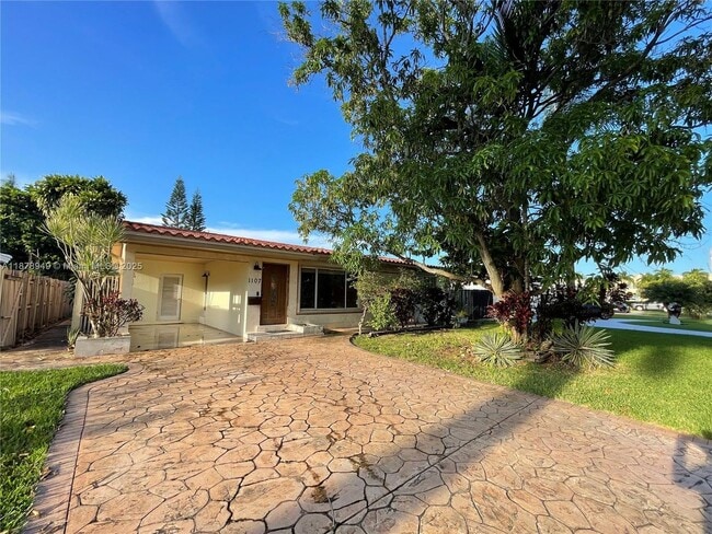 Building Photo - 1107 NE 8th St