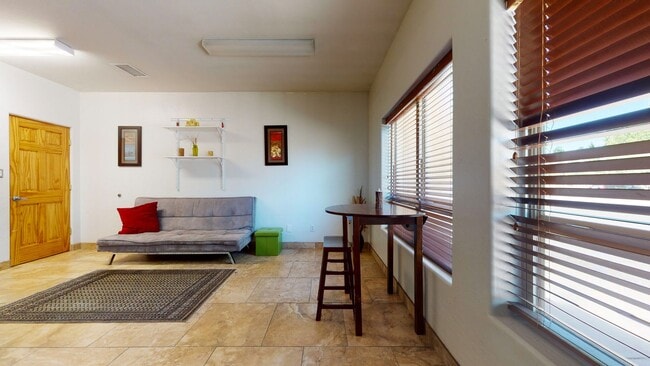 Building Photo - 218 Cynthia Loop NW