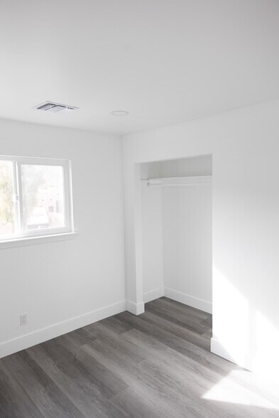 Building Photo - 53130 Avenida Mendoza