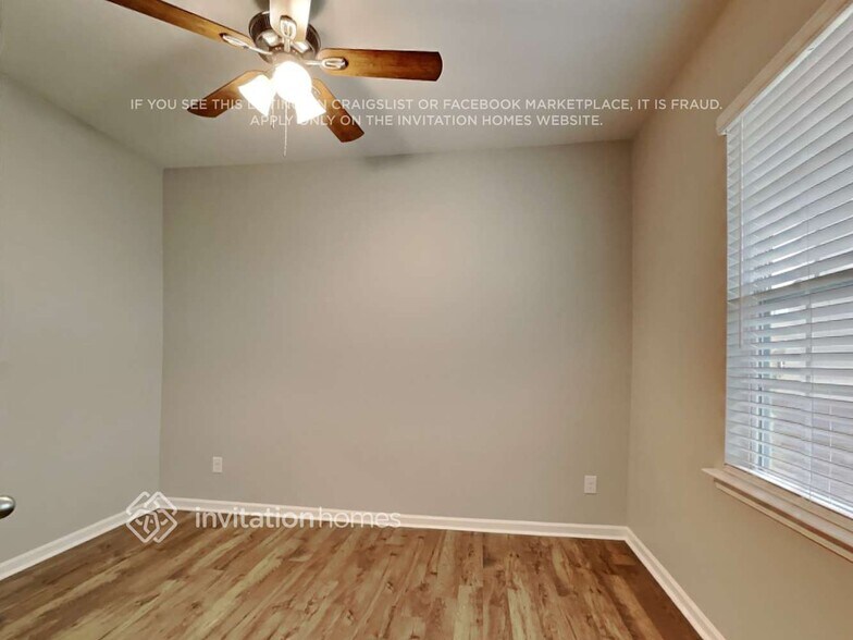 Building Photo - 129 Gray Willow St