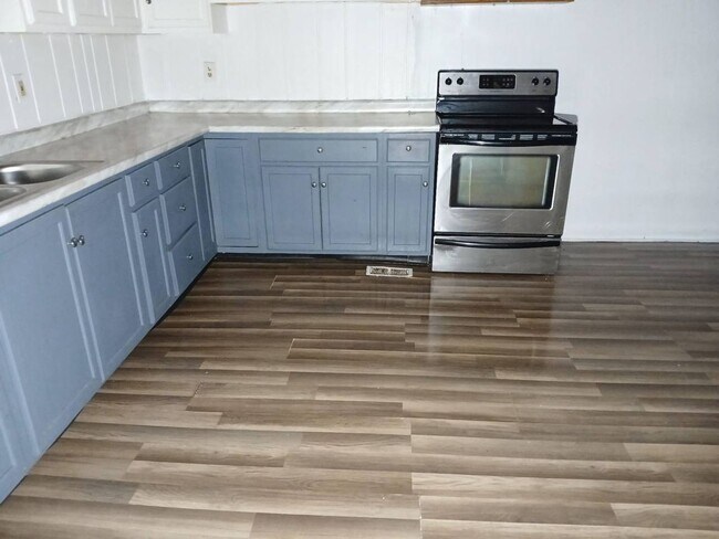 Building Photo - Spacious & Affordable Home In Lima!