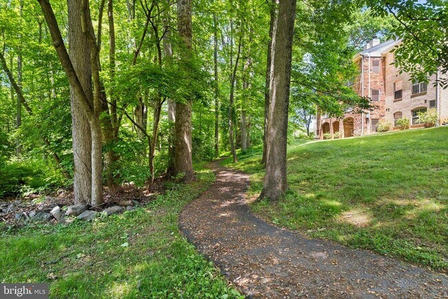 Building Photo - 5904 Cove Landing Rd