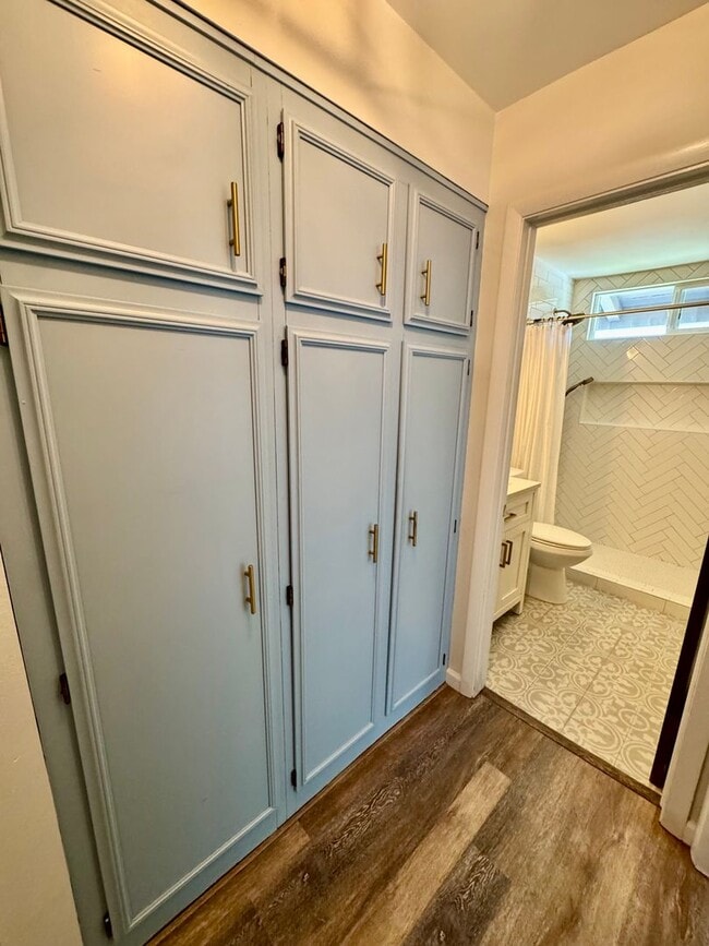 Building Photo - Charming 3-Bedroom Home with Ocean & Mount...