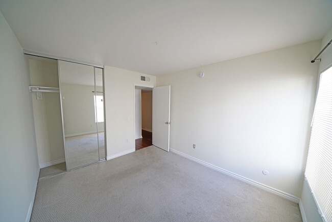 Building Photo - 18350 Hatteras St