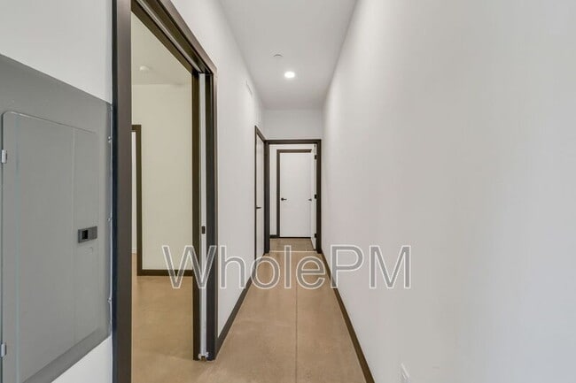 Building Photo - 1601 Park Ave