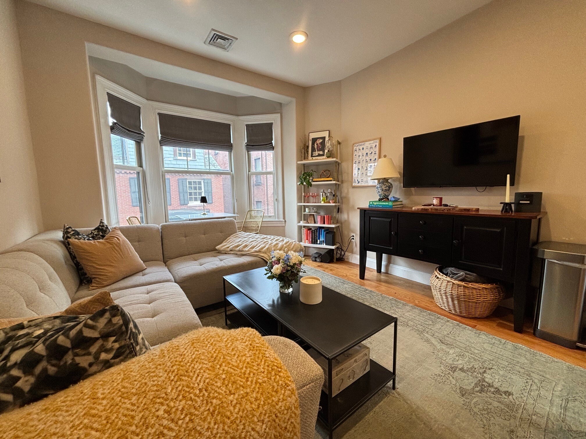 Building Photo - 92 Pinckney St