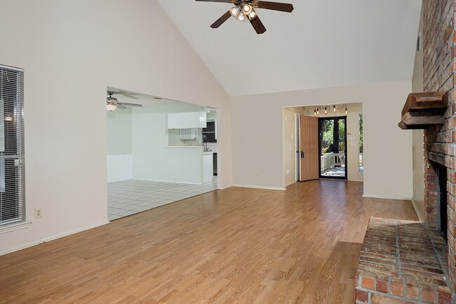 Building Photo - 6 S Pineplank Ct