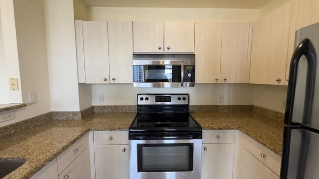 Building Photo - 1801 N Flagler Dr