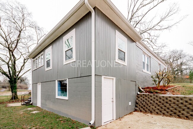 Building Photo - Charming 3 bedroom home in Birmingham!