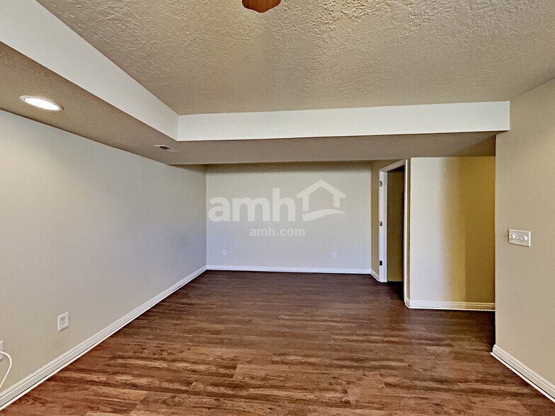 Building Photo - 793 E 890 N