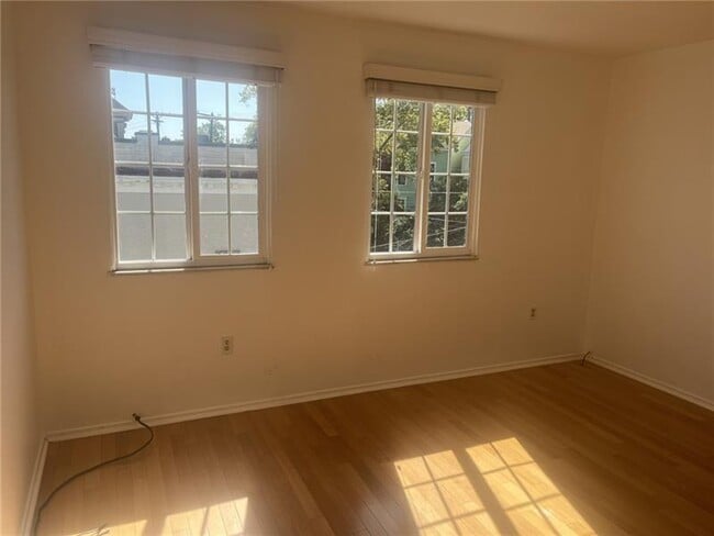 Building Photo - 332 Hailman St