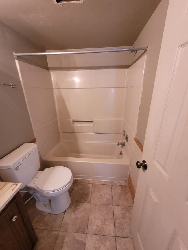 Building Photo - Leola 1st floor 1 bedroom